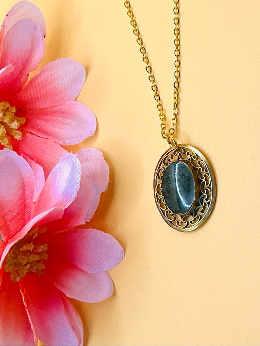Elegant filigree Gold filled and Green stone Pendant Necklace